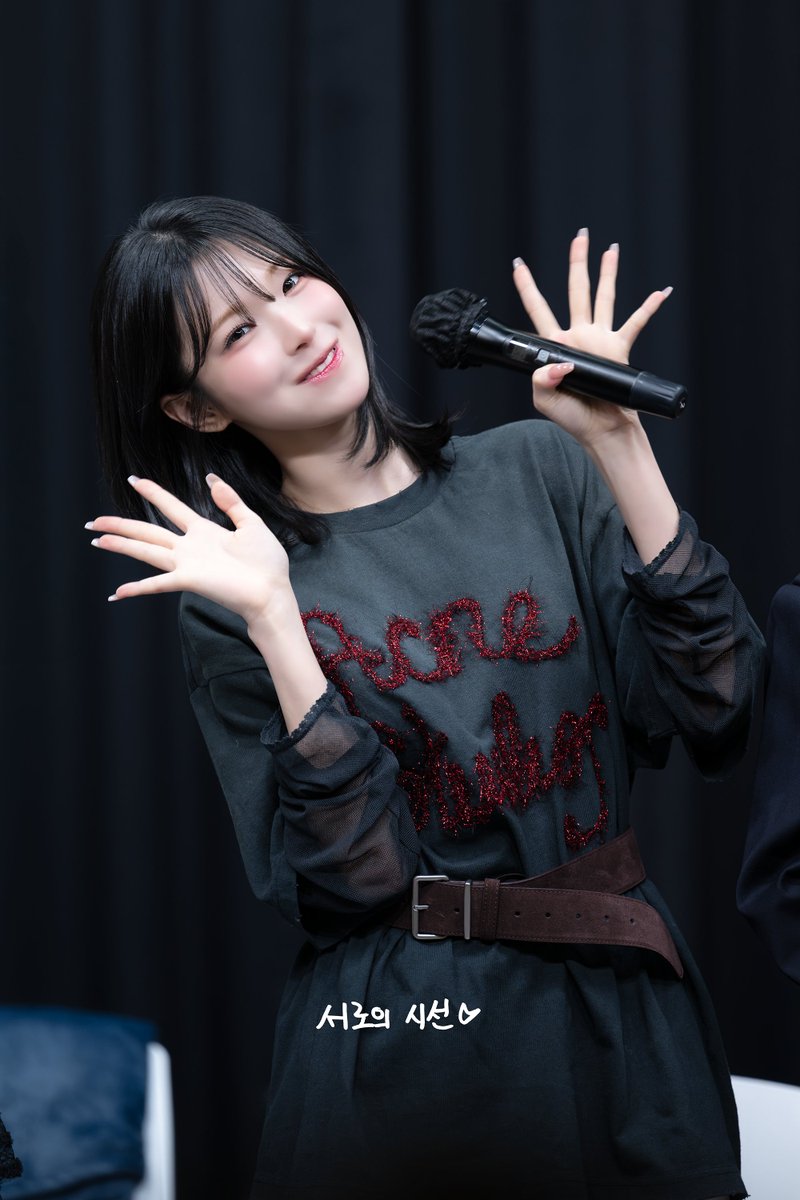 Eyes_line_9's tweet photo. 20260912 제이제이뮤직 팬사인회 🍑

#프로미스나인 #fromis_9
#백지헌 #BaekJiheon #Jiheon https://t.co/Na1FZOqhbD