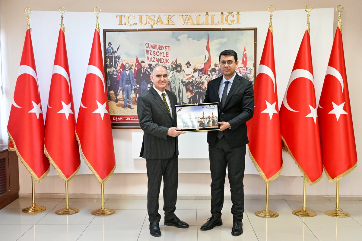 TC_UsakValiligi's tweet photo. Valimize ziyarette bulunan Manisa Valisi Sayın Vahdettin Özkan’a nazik ziyaretleri için teşekkür ederiz. https://t.co/Ob8LEeEB5L