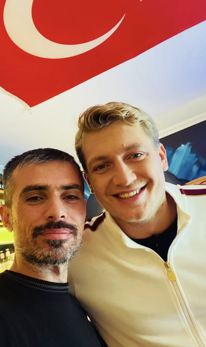 Mirovibes1's tweet photo. إردام بيسلّم عليكم وبيقلكم احتفظو بصوركم الزفت لحالكم 🙃 https://t.co/i1synrKl9v