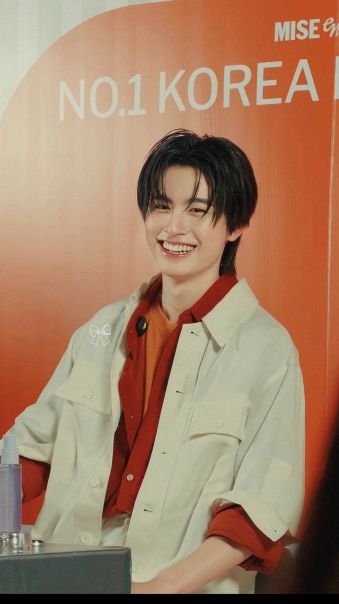 a4kaosuaamaidai's tweet photo. ได้เจอเอเอ เหมือนใจได้ชาร์จพลังสุดๆๆๆ 💪🏻🧡✨

MISE EN SCENE AA HAIR MASK
#MISEenSCENEXAA
#AAashirakorn
#MISE_en_SCÈNETH https://t.co/WhNrQyAnlE