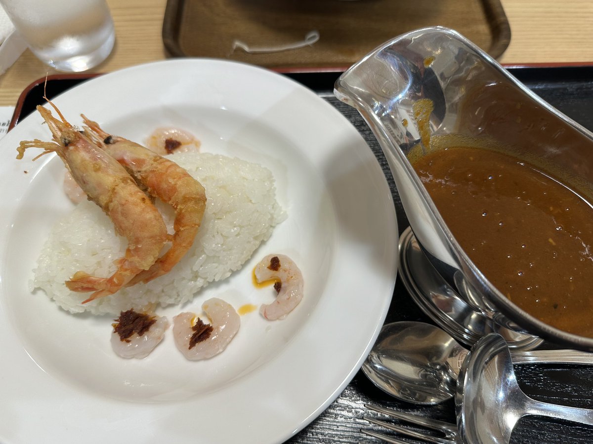 PonHenyo's tweet photo. 日本橋 高島屋 大北海道展。
三國本家のラーメンとカレーを食べた。
感想は「不味くは…ない��」
1,700円（ラーメン）の期待に応える美味しさは無い。
1,800円（カレー）の期待に応える美味しさも無い。
東京で普通に1,700円払って食えるラーメンのレベルの足元にも及ばないです…
残念… https://t.co/kWvvJPZsRp