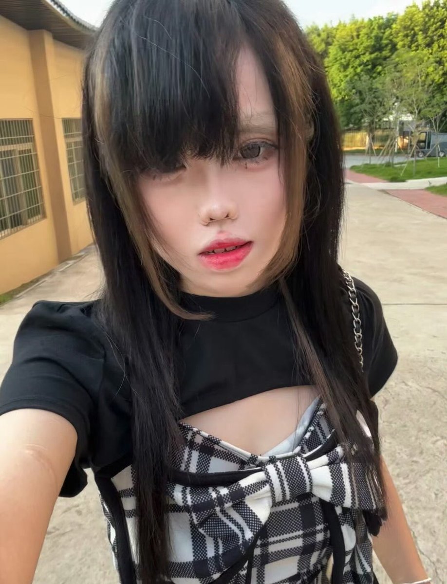 marshall7417400's tweet photo. 雷系妆容
很成功
#可爱的男孩子 #伪娘 #女装 https://t.co/RJLiizFU2i