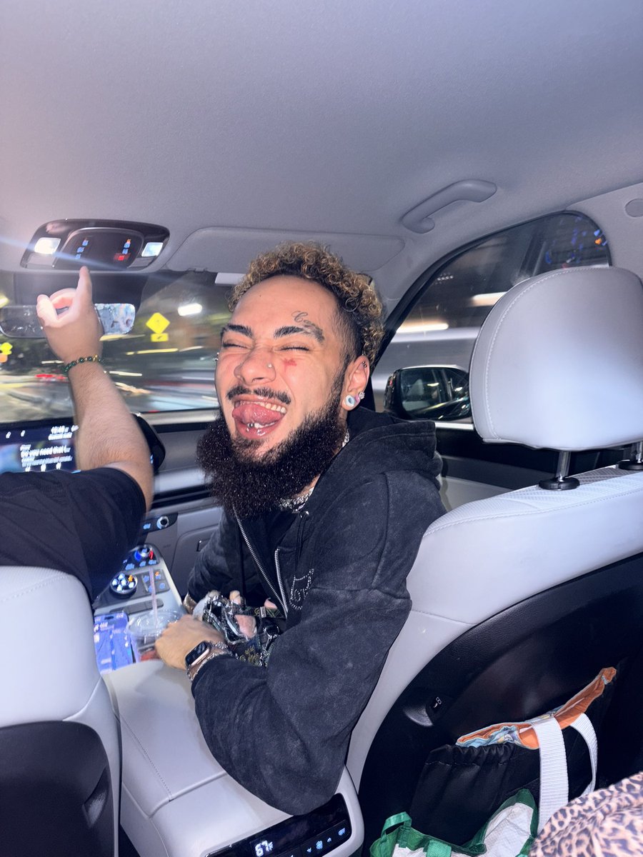 RockysABrat's tweet photo. HE WANT THA THICC 1😋 https://t.co/hrdX1lQPP8