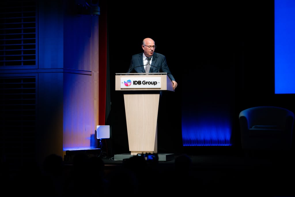 igoldfajn's tweet photo. A home is more than four walls. It is dignity, security, and the foundation from which a family builds its future.

Glad to open the IDB Group's 4th Regional Housing Forum, bringing together leaders from across the region to advance solutions to the housing challenge affecting more than 70 million households in Latin America and the Caribbean.

We need better policies, greater mobilization of private capital, and stronger partnerships to turn ideas into projects that help more families access quality housing. Learn more: https://t.co/gfytJn8BRf
-----
Un hogar es más que cuatro paredes. Es dignidad, seguridad y la base desde la cual una familia construye su futuro.

Me alegra haber inaugurado el 4.º Foro Regional de Vivienda del Grupo BID, que reúne a líderes de toda la región para impulsar soluciones al desafío de la vivienda que afecta a más de 70 millones de hogares en América Latina y el Caribe.

Necesitamos mejores políticas, una mayor movilización de capital privado y alianzas más sólidas para convertir ideas en proyectos que ayuden a más familias a acceder a viviendas de calidad. Más información: https://t.co/eRJHhvZWFo
-----
Uma casa é mais do que quatro paredes. É dignidade, segurança e a base a partir da qual uma família constrói seu futuro.

Foi um prazer abrir o 4º Fórum Regional de Habitação do Grupo BID, reunindo líderes de toda a região para promover soluções para o desafio habitacional que afeta mais de 70 milhões de famílias na América Latina e no Caribe.

Precisamos de melhores políticas, maior mobilização de capital privado e parcerias mais fortes para transformar ideias em projetos que ajudem mais famílias a ter acesso a moradias de qualidade.
