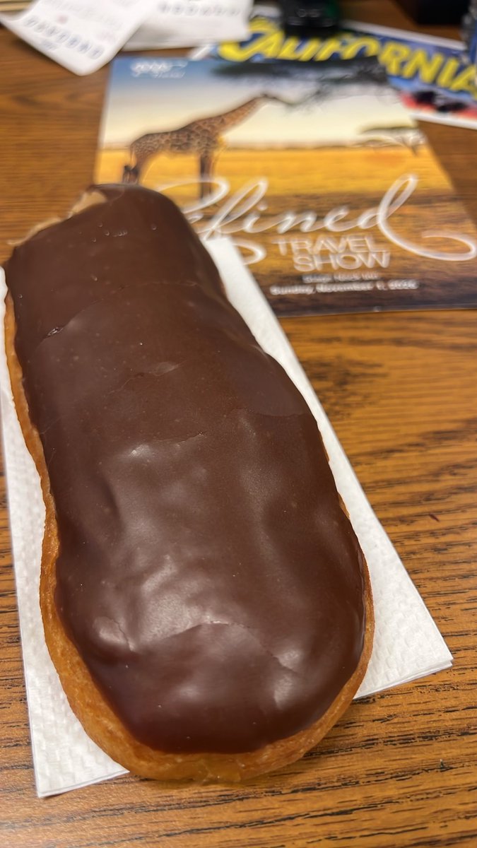 Lena18's tweet photo. Hoping the day gets better, and when they start handing out free donuts at work, suddenly things are looking a whole lot brighter. 🍩😋 #donut #humpday https://t.co/ZxTQZI0Ano