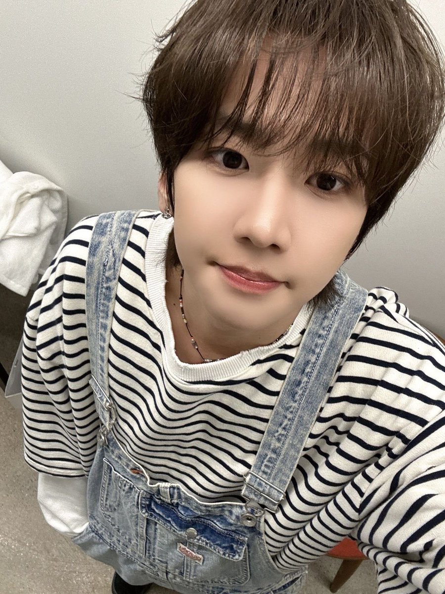 mongneverd1e's tweet photo. 예쁜 모가 보고싶은 밤 https://t.co/hhCXiPLihD