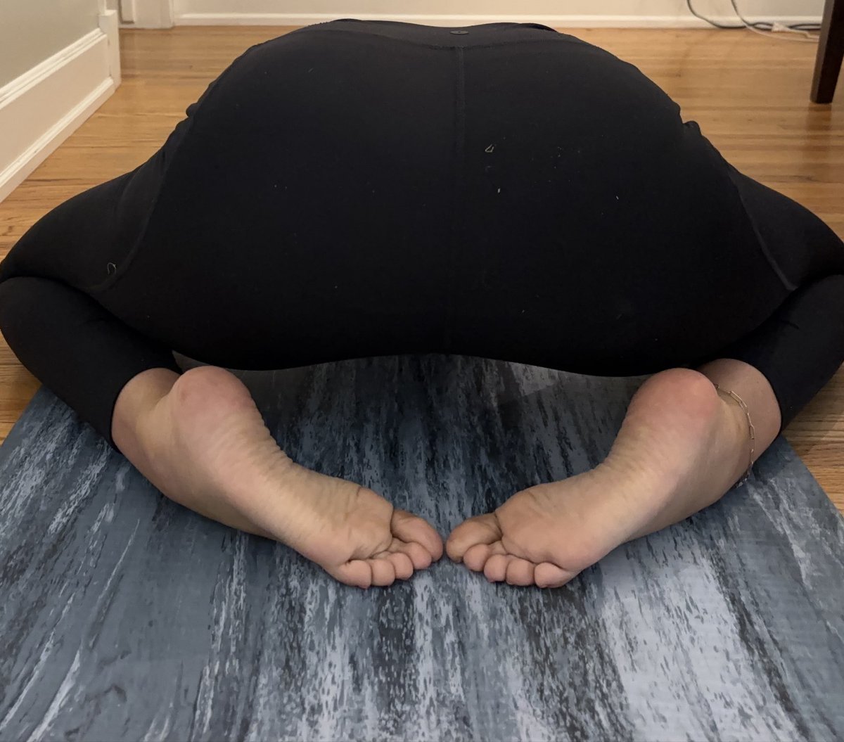 MiaMexIta's tweet photo. Yoga before coffee. Barely. ��🧘🏻‍♀️👣

Anyone else need caffeine before functioning?

#yoga #feet #footmodel https://t.co/wiv2KJcb1I