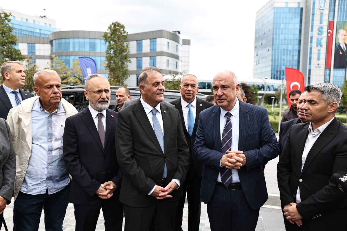 iskignmudurlugu's tweet photo. 🩺 Sağlık hizmetlerimizi yeni binamızla güçlendirdik!

🔎 İBB Başkan Vekilimiz Sayın Nuri Aslan, İSKİ Genel Müdürümüz Sayın Doç. Dr. Şafak Başa ve Eyüpsultan Belediye Başkanı Sayın Dr. Mithat Bülent Özmen; Genel Müdürlük yerleşkemizde hizmete sunduğumuz Yeni İSKİ Sağlık Hizmet Binamızı ziyaret ederek incelemelerde bulundu.

✨ 2 bin 92 metrekarelik tesisimizde; iş yeri hekimliğinden diş hekimliğine, eczaneden acil yardım ve psikolojik danışmanlığa kadar farklı sağlık hizmetlerini tek çatı altında sunuyoruz.