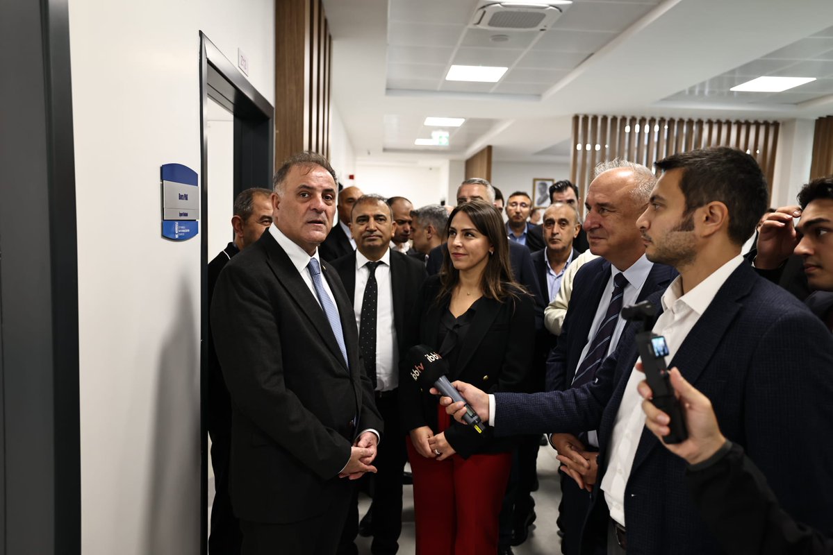 iskignmudurlugu's tweet photo. 🩺 Sağlık hizmetlerimizi yeni binamızla güçlendirdik!

🔎 İBB Başkan Vekilimiz Sayın Nuri Aslan, İSKİ Genel Müdürümüz Sayın Doç. Dr. Şafak Başa ve Eyüpsultan Belediye Başkanı Sayın Dr. Mithat Bülent Özmen; Genel Müdürlük yerleşkemizde hizmete sunduğumuz Yeni İSKİ Sağlık Hizmet Binamızı ziyaret ederek incelemelerde bulundu.

✨ 2 bin 92 metrekarelik tesisimizde; iş yeri hekimliğinden diş hekimliğine, eczaneden acil yardım ve psikolojik danışmanlığa kadar farklı sağlık hizmetlerini tek çatı altında sunuyoruz.