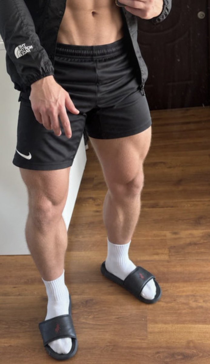nicholas_shoes's tweet photo. 😈💪💪🦵🦵🦵 https://t.co/JfnEjufbps