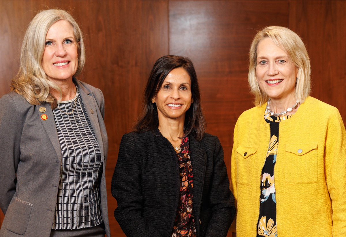 ASTRO_org's tweet photo. The future looks bright with these three outstanding #WomenWhoCurie leading ASTRO. 

Dr. Neha Vapiwala is our new Board Chair, Dr. Catheryn Yashar is now ASTRO President and Dr. Beth Erickson is our President-Elect. #ASTRO26

@ASTRO_Chair @NehaVapiwala @catherynyashar @BethEri81895034 @S_W_R_O @ARRO_org @RadOncPDs