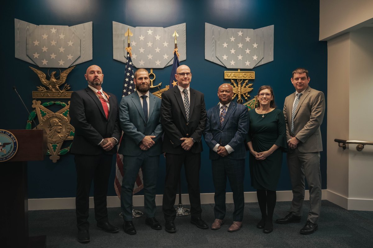 PFPAOfficial's tweet photo. Congratulations to our team, honored last week with the Office of the Secretary of War Award for Excellence. Their expertise ensured the delivery of vital @DeptofWar capabilities. PFPA Director Mr. Bargery &amp; Mr. Clark were in attendance and shared their pride in the team's work. https://t.co/15p1HUTe3Q
