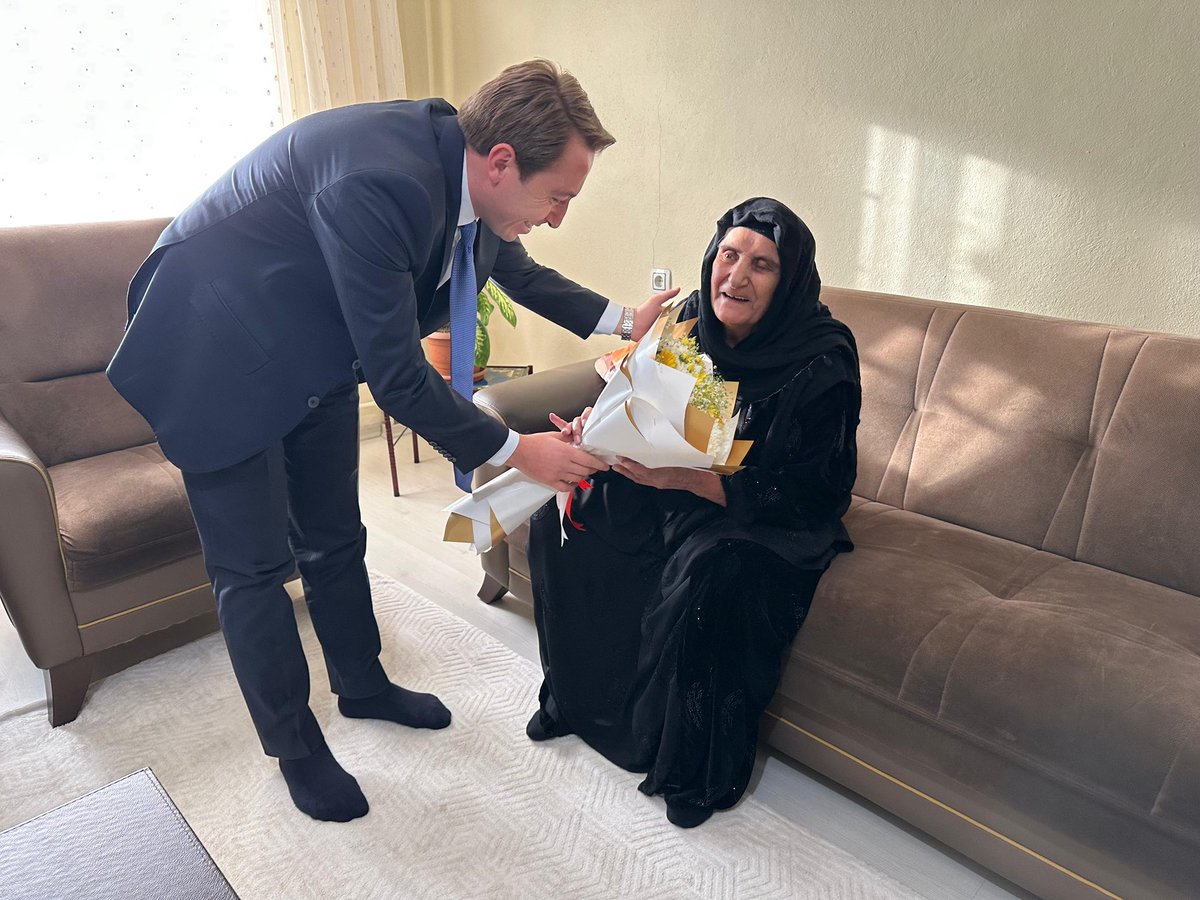 TCyuksekova's tweet photo. 📍 CUMHURİYET MAHALLESİ

Kaymakam Volkan HÜLÜR, ilçemizin kıymetli büyüklerinden Eyüp Çelik (105) ve eşi Ayşe Çelik (99)’i “Yaşlılar Günü”kapsamında evlerinde ziyaret etti.

İlçemizin kültürüne ve toplumsal hafızasına tanıklık eden asırlık çınarlarımızla bir süre hasbihal etti. https://t.co/Jr4FHD7xqd