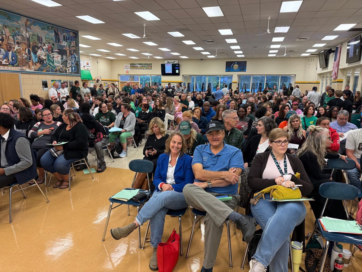 difloriofor138's tweet photo. Last night, Tracy attended the Rush-Henrietta School Board meeting. Since the school year began, there have been multiple security incidents, including a suspended student who was able to enter the building on 8/24 and start a fight that left another student seriously injured. https://t.co/Xx5Ayhpgx0