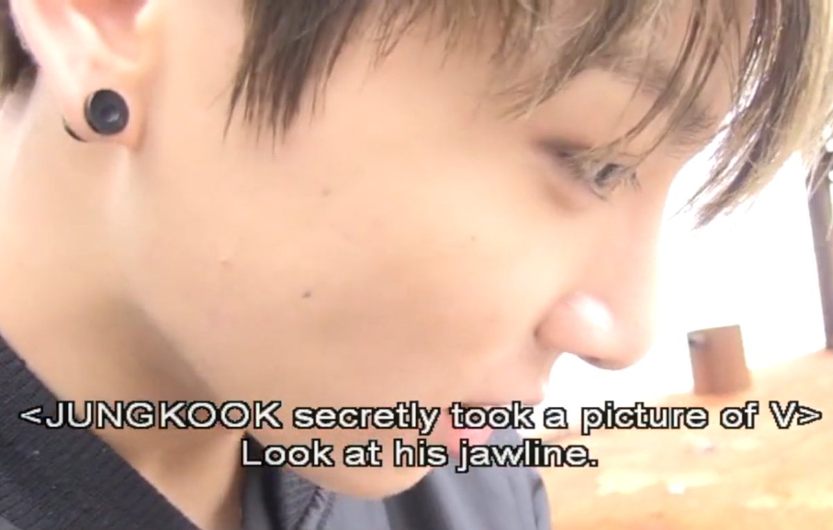 Lun7Arts's tweet photo. 🐇: Isn't he handsome?

I only just realized that Jungkook had taken multiple photos of Taehyung here. 

Over 10 years later and he's still doing so.  #taekook https://t.co/O9vas73BRp