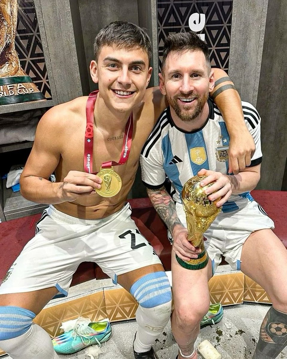 Tobs_fc's tweet photo. 🚨 BREAKING: Dybala and Molina have booked a private flight to Argentina. They rather face the punishment from Roma later than miss Messi’s farewell game. 

These guys will truly go to war for Messi. 🥹❤️ https://t.co/6dporxN2VM