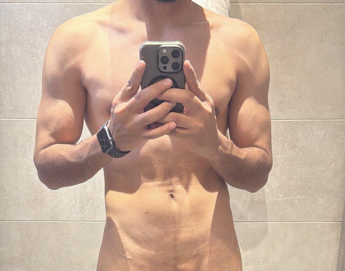Nxqw0's tweet photo. Post-workout me 😮‍💨 https://t.co/4K9iyfE5Li
