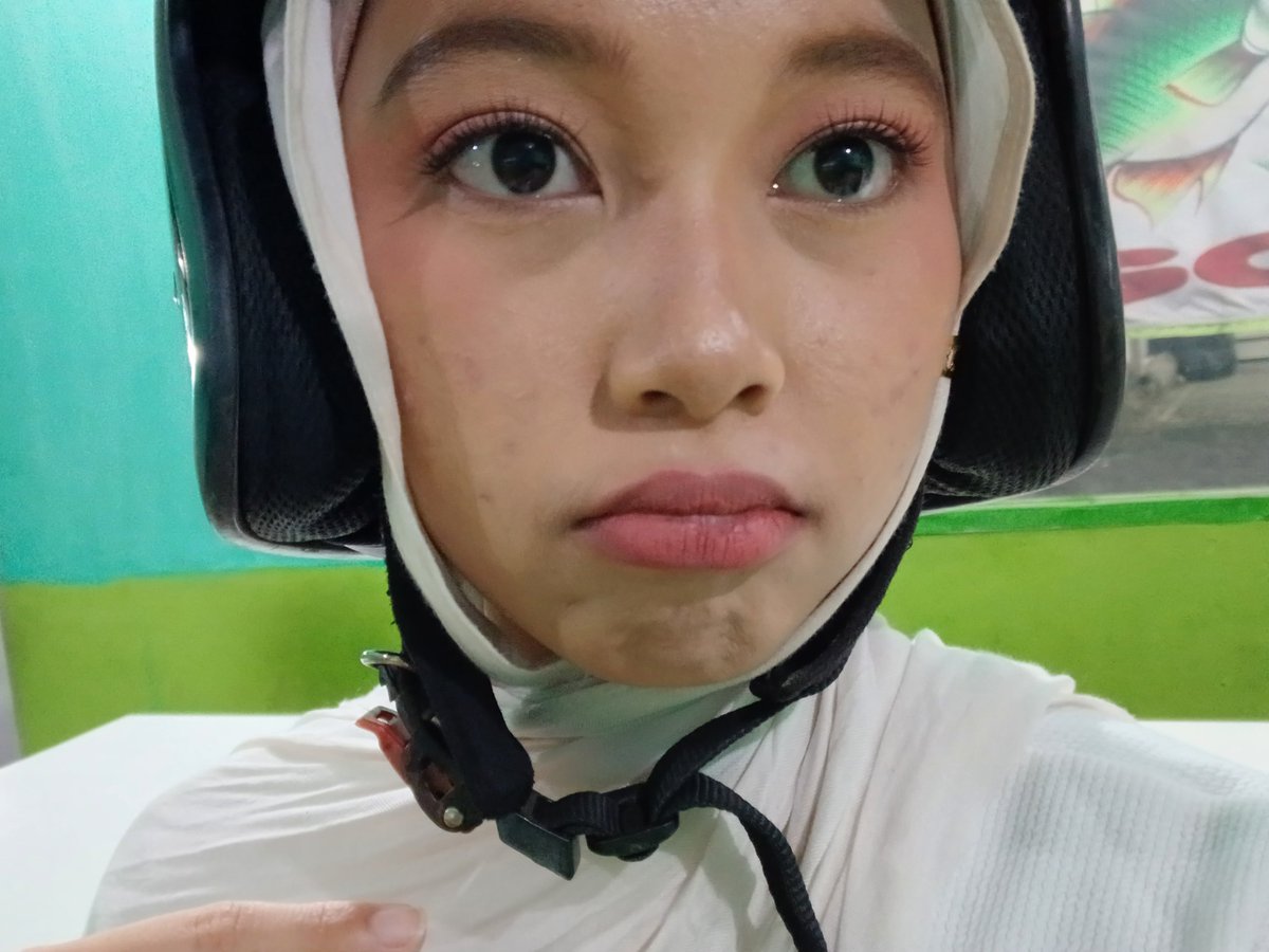 hazee13_'s tweet photo. @minblomb Harusss nyobain ini kak asli natural parah enggak keliatan kalau lagi pakai fake lashes 

https://t.co/xkC9UzwLi1
https://t.co/xkC9UzwLi1 https://t.co/ZEHuKLIuWZ