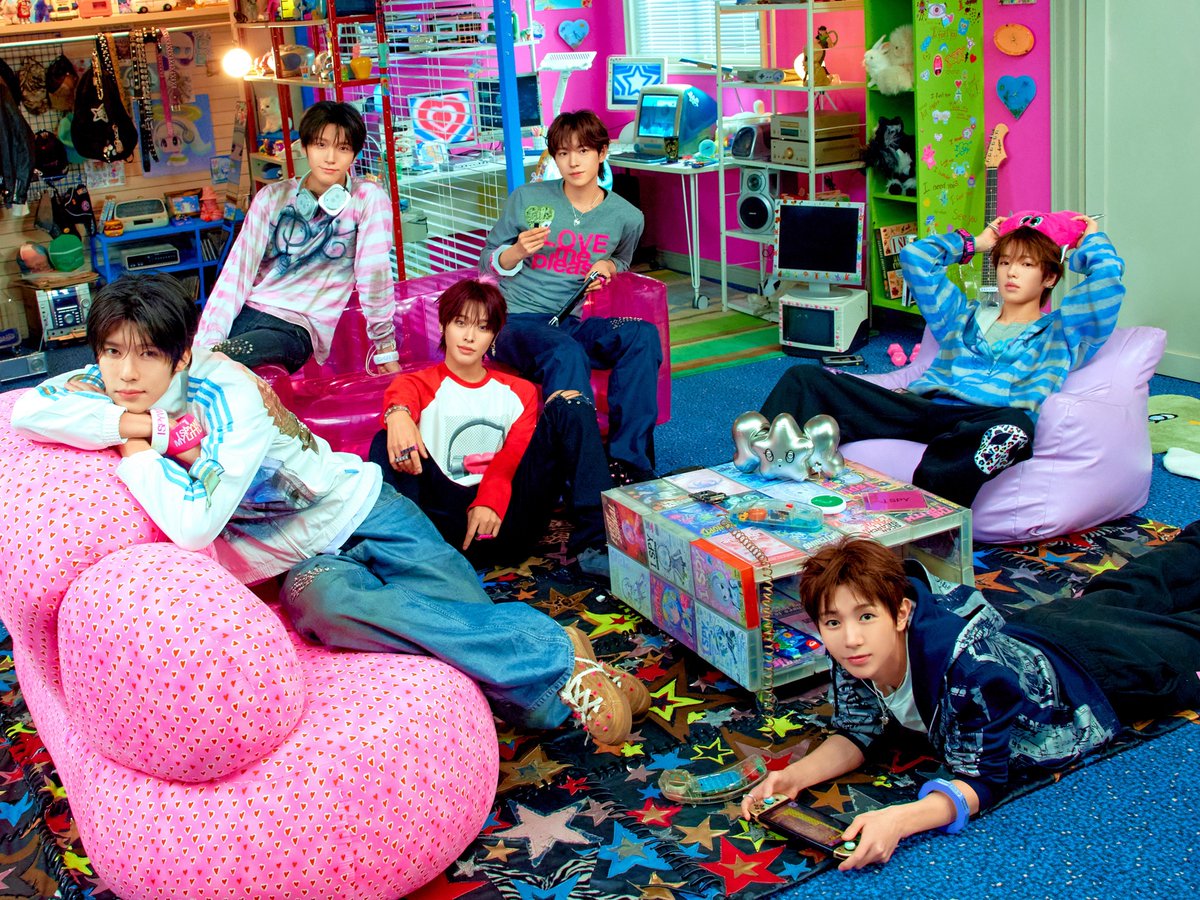 jenrikry's tweet photo. ชอบงะ ก็ยังคง concept ความรักอยู่ แต่ความรักสไตล์น้องวิชไม่จำเป็นต้องหวานหรือโรแมนติกจ๋าเสมอไป รอบนี้ lover boys มาแนวรักซน ๆ ดื้อ ๆ กวน ๆ หน่อย เริ่มจีบเป็น เริ่มโทรบอกรัก โตแล้วแต่ก็ยังคงความเป็นวิชอยู่เหมือนเดิม รอมาเล่นกับใจพี่สาวอะเดะ 😝♥︎ https://t.co/FGUYdNgn9g