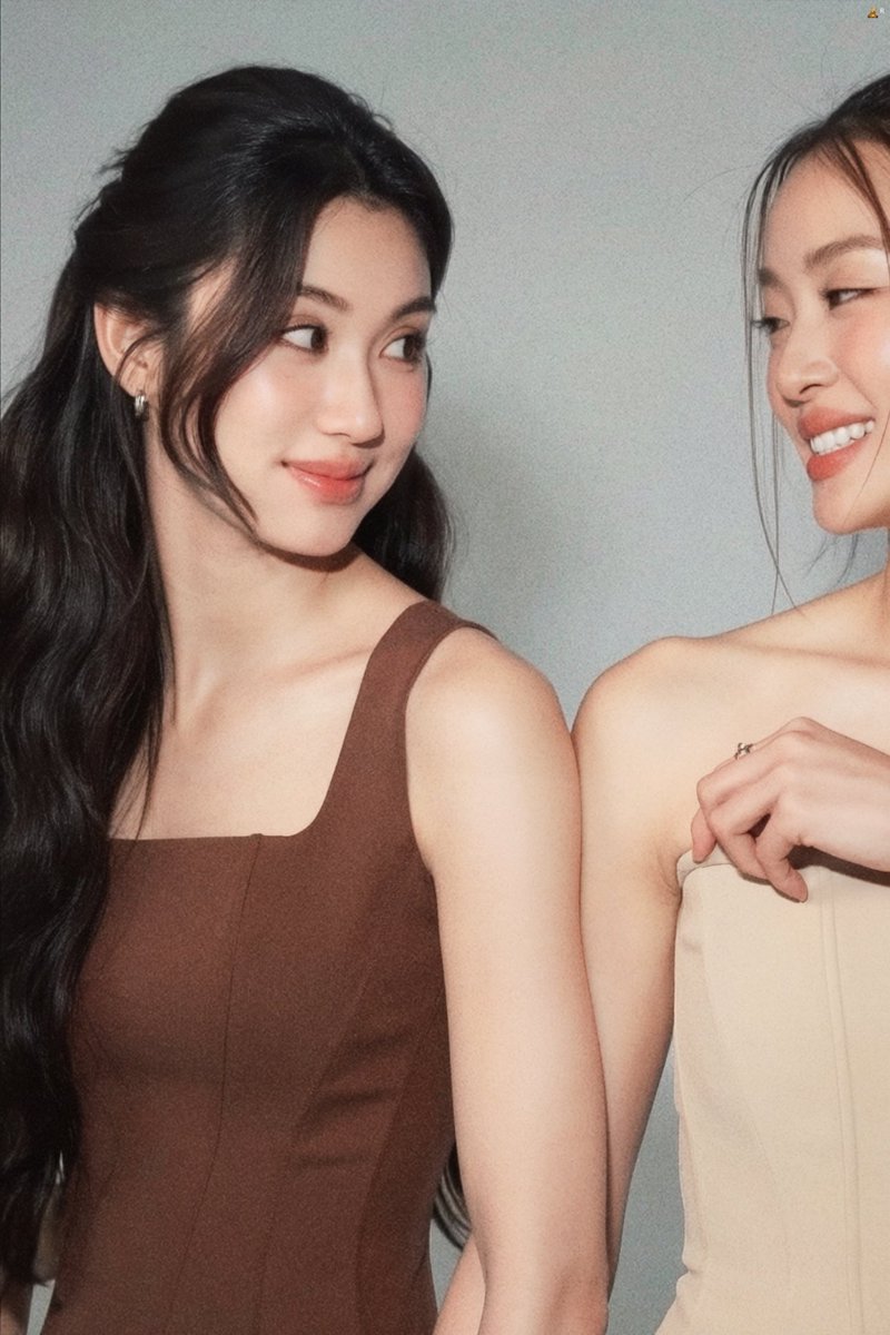 tabbiebie's tweet photo. working or dating? 👀 #Lenamiu https://t.co/jsz8q3X9Zb