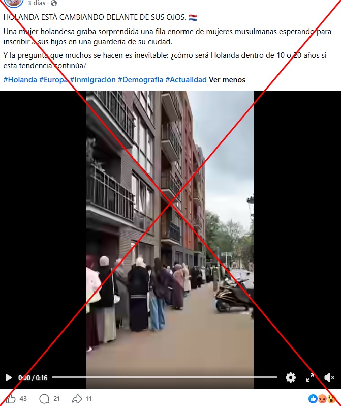 AfpFactual's tweet photo. 🇳🇱 ¿Este vídeo muestra a mujeres musulmanas esperando para inscribir a sus hijos en una guardería gratuita en Países Bajos?

❌ No. Es la espera para entrar a una tienda, que ofrecía una venta de muestras esa jornada. 

➡️ https://t.co/XkGH7u9dh4 https://t.co/qMXq9LAT8s