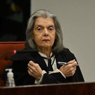GTNewsOFICIAL's tweet photo. 🚨URGENTE - Cármen Lúcia recusa pedido de Fachin para assumir casos envolvendo ministros do STF e Vorcaro e reage “Deus me livre”, diz Metrópoles https://t.co/qkph7rfs1s