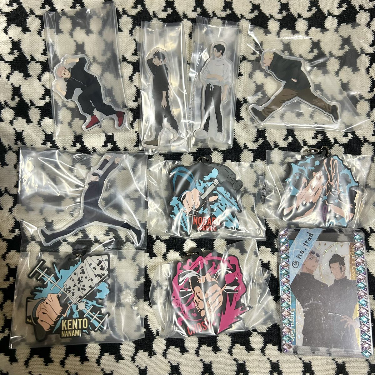 no_trad's tweet photo. 【交換譲渡】一番くじ アニメ『呪術廻戦』5周年FINAL！

譲:画像1,2
求:EHJ賞 懐玉五条夏油(家入)>異種五条夏油 定価＋送料

郵送交換希望。お心当たりございましたらツイフィご確認の上お声掛けいただけますと幸いです。よろしくお願い致します。 https://t.co/snriMhrT3x