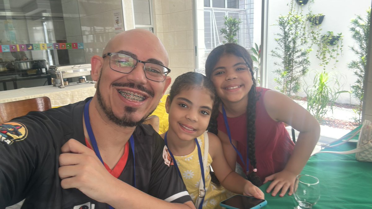 PCPalhares1's tweet photo. We’ve arrived at Casa Durval Paiva.

I brought the deck to show them what our game is all about, and together we’re going to build #MAGICFORLIFE.

Let’s take the Gathering to the next level!

@wizards_magic @ligamagicbr @Mana_traders https://t.co/wQTLvbulIZ