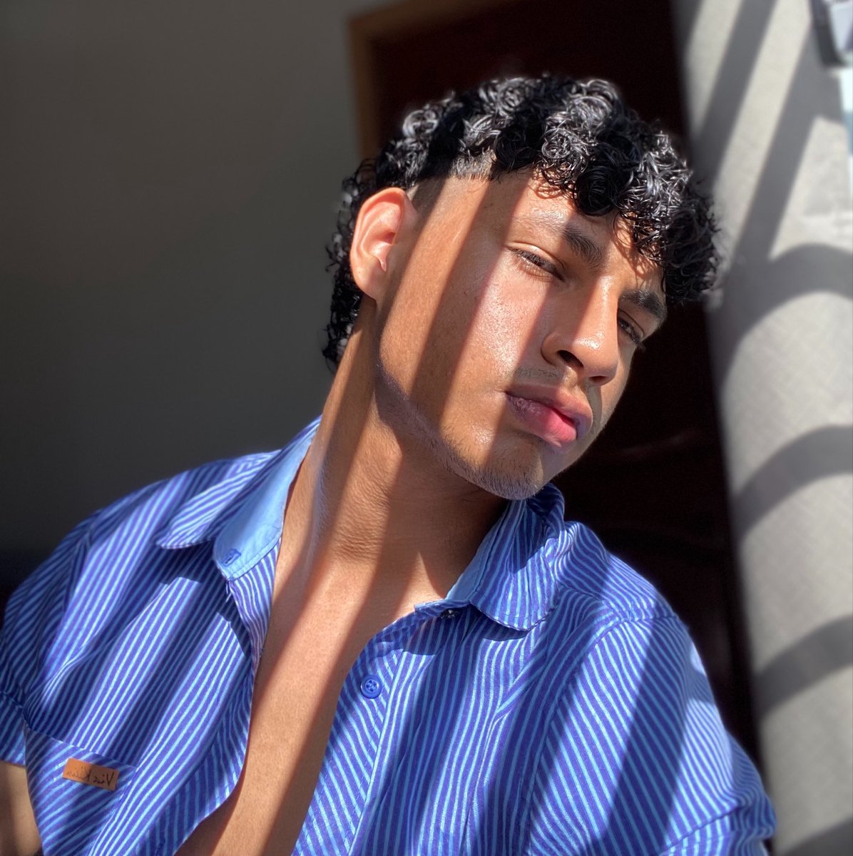 Ronaldo_Oliverc's tweet photo. Azul até que fica bom em mim 💙 https://t.co/VhepeG4D52