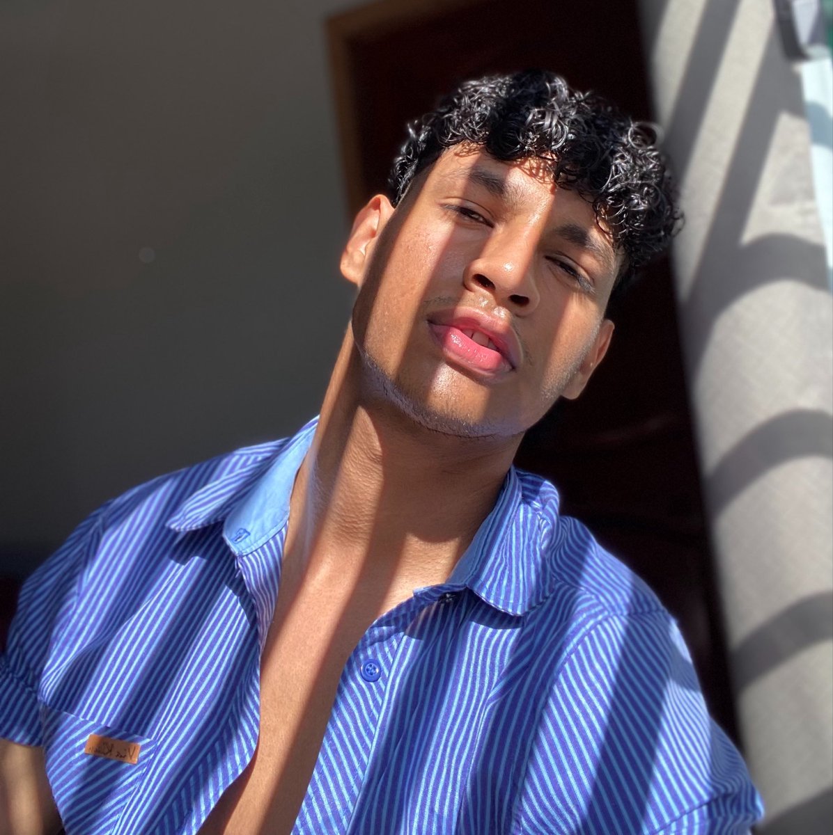 Ronaldo_Oliverc's tweet photo. Azul até que fica bom em mim 💙 https://t.co/VhepeG4D52