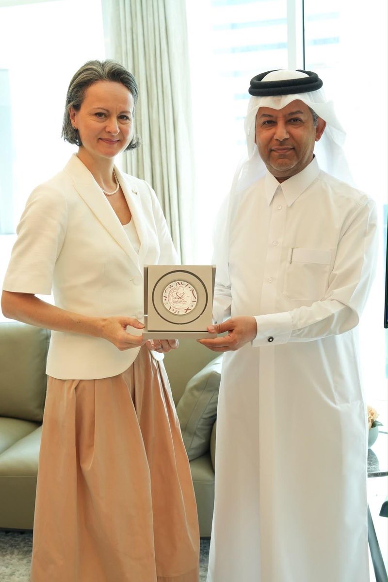 MartaHushk's tweet photo. The information 🗞️ that shapes how we see the world 🌍 has to start somewhere. Today, I had the opportunity to go behind the scenes at the Qatar News Agency, meet with Director-General Ahmed bin Saeed Al-Rumaihi, and learn more about the people who gather and share the news we rely on every day.

Of course, media cooperation between our two countries 🇨🇿🇶🇦 was also on the agenda.

And on a personal note — as a special gift, I received this photo memory from President Pavel’s visit to Qatar in January 2024. I was part of his delegation, and it was my very first taste of 🇶🇦.

At the time, I had no idea that Doha would one day become my professional destination. 🙏🏻✨

@CzechDoha @mzvcr @CTK_news