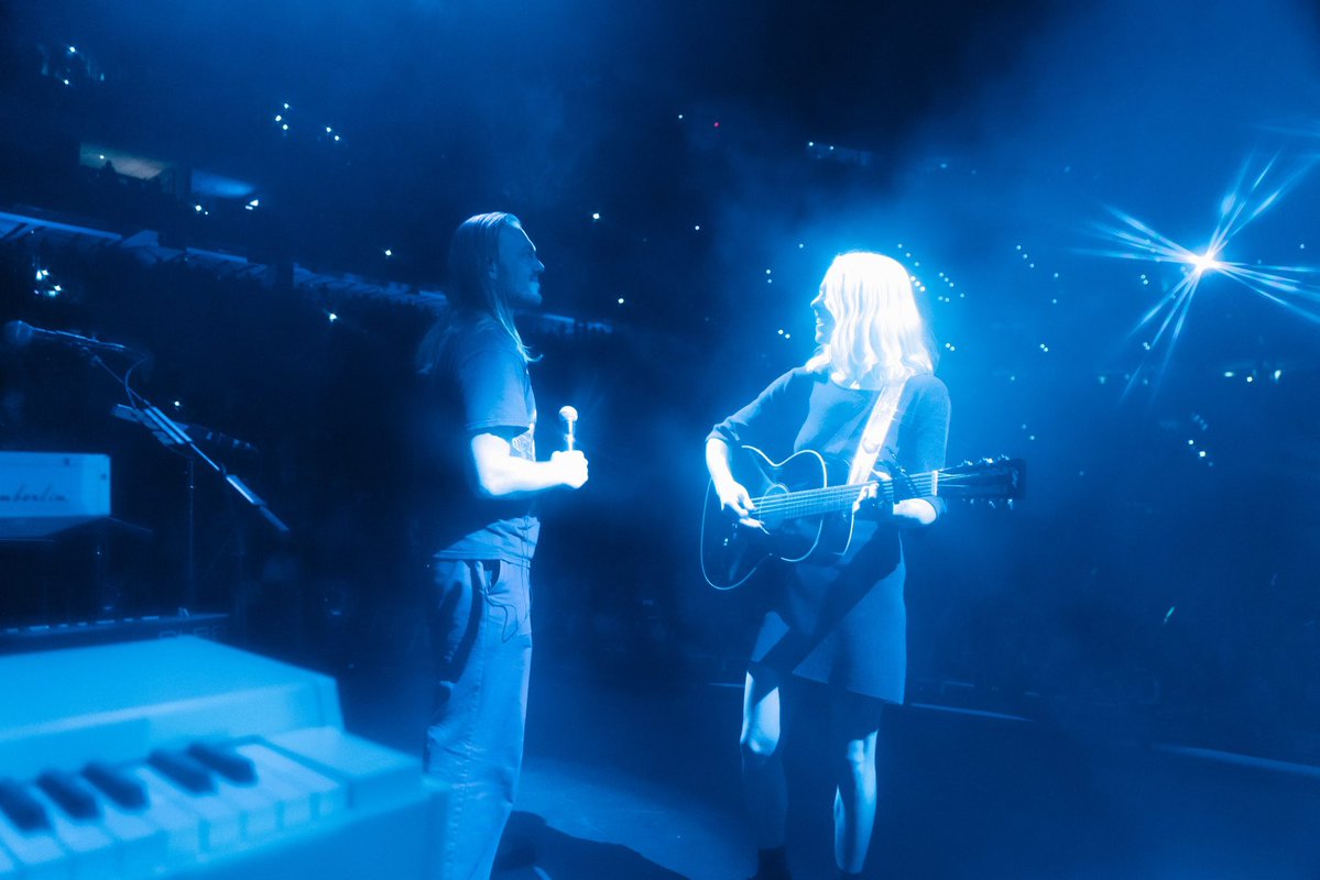 sourcebridgers's tweet photo. Phoebe &amp; her brother Jackson performing ”I Can’t Wait” together at The Lost Tour 🩵 https://t.co/2J9x6401Rd