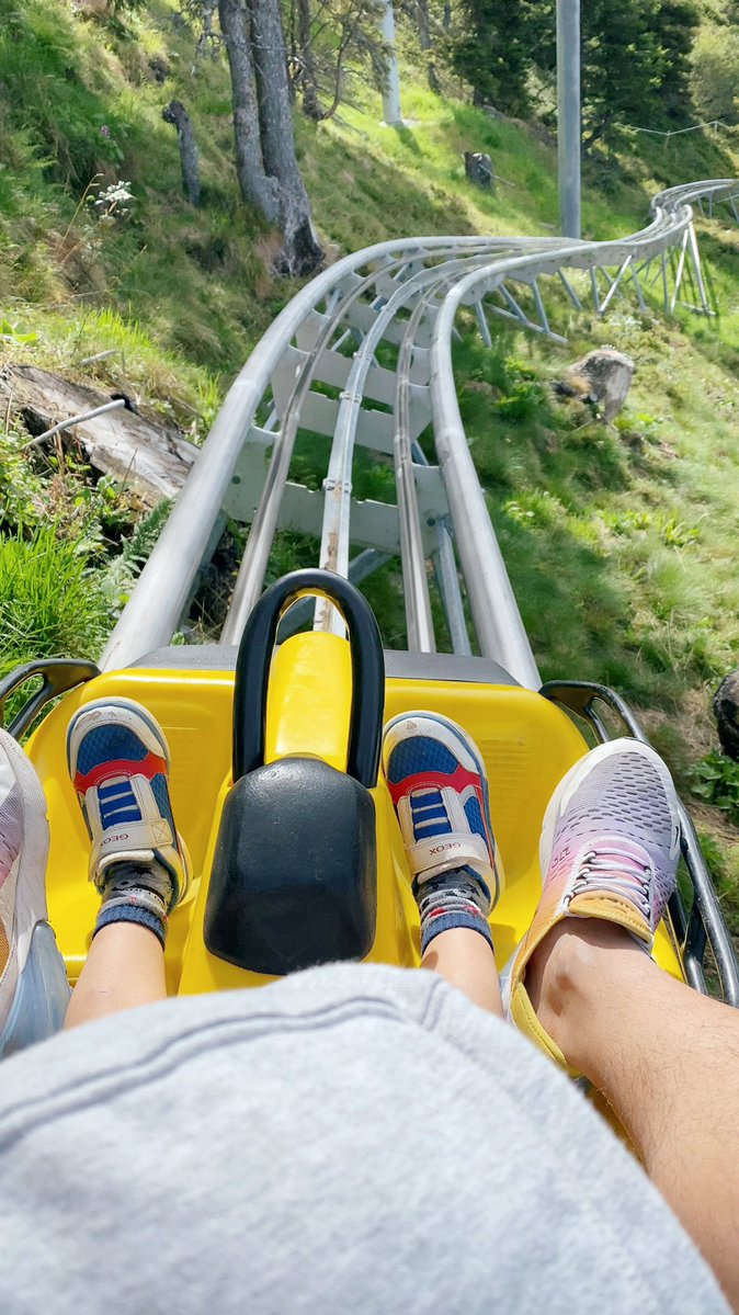 iam_richcal_fb5's tweet photo. [This time I went to the amusement park, and the roller coaster ride I took was relatively unexciting, as I didn't even bounce much.]， https://t.co/fPS1fhHuKM
