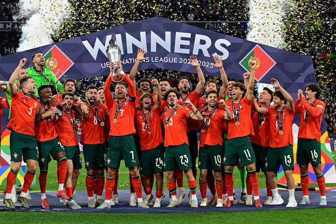 Balatreado's tweet photo. Cristiano Ronaldo se tenia que retirar este día. https://t.co/86XAH7v70t