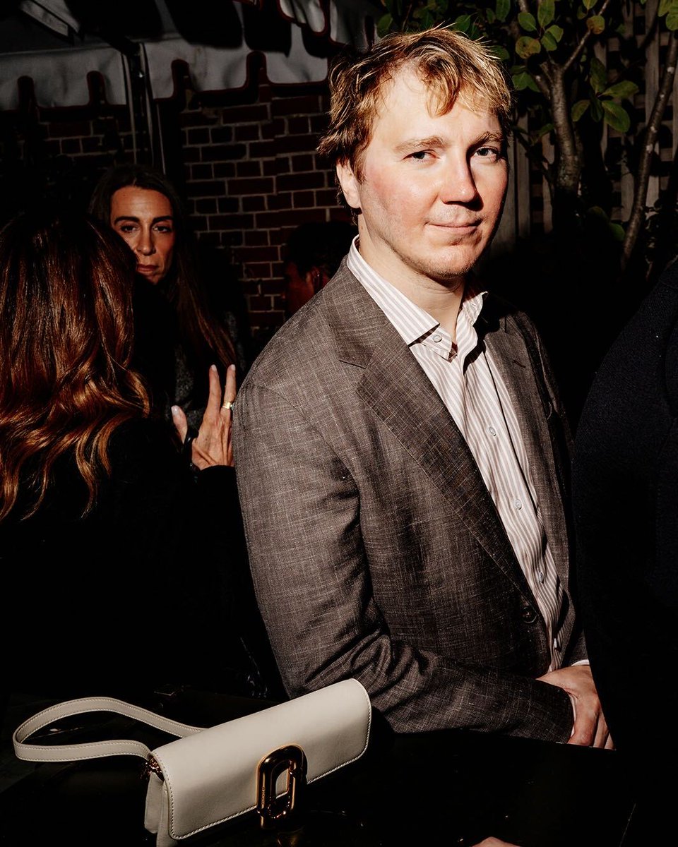 VanityFair's tweet photo. Paul Dano on his wife Zoe Kazan's forthcoming adaptation of 'East of Eden': 

“It is hard for me to say how proud I am of Zoe. It’s almost a little too emo, a little too vulnerable in public… It’s a very brave thing for her to take on, and I feel like she gave all she had. I think the work speaks for itself.”

https://t.co/48yW3yg09o