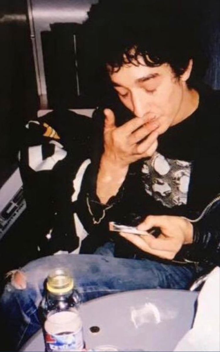uncameldeveinte's tweet photo. tranqui Harmony Korine https://t.co/G26tKNHGz0