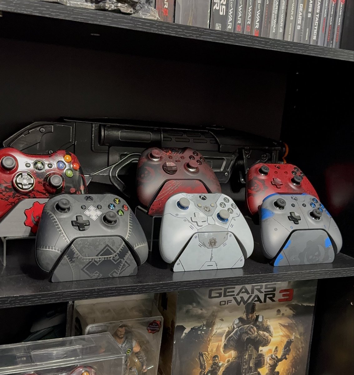 Rushhhhhher's tweet photo. Ordered my Xbox Design Lab Gears of War E-Day Controller ⚙️🔥 the other one should be here today. Can’t wait! @XBOX @GearsofWar @CoalitionGears https://t.co/jOUIA64ZIP