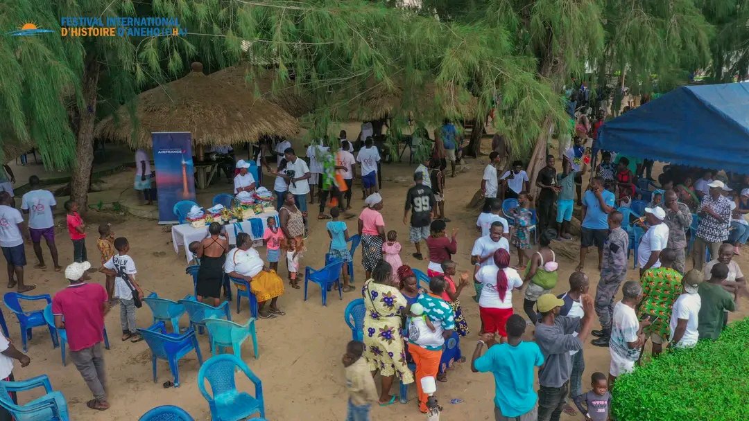 LegalistMagnani's tweet photo. 🇹🇬 Aného célèbre son histoire !

Du 12 au 15 novembre, l’ancienne capitale du Togo accueille un festival avec conférences, animations culturelles et salon du livre jeunesse.

Un rendez-vous pour célébrer et transmettre notre patrimoine.

#Togo #Aneho #Culture #Patrimoine https://t.co/CJsLccYg06