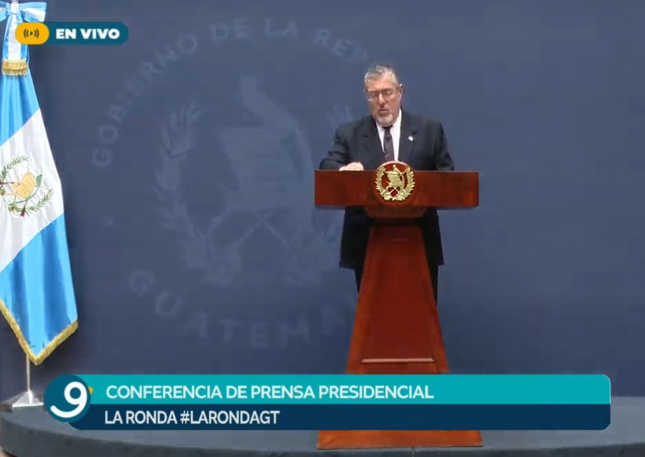 EmisorasUnidas's tweet photo. #EUTV 🎥🔴 En desarrollo conferencia de prensa "La Ronda". Participan el presidente @BArevalodeLeon y otros funcionarios de gobierno

► https://t.co/jOS1nDf4Vl https://t.co/AzuqriUmPJ