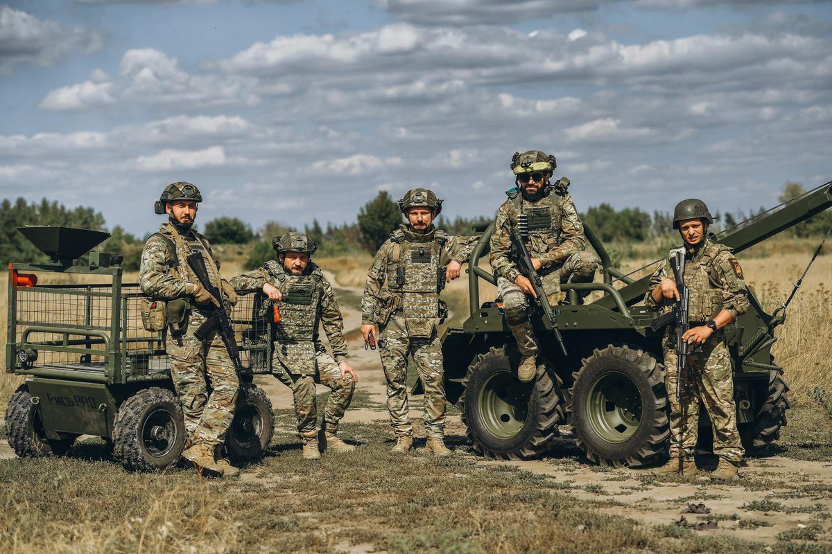 nrk63ombr's tweet photo. UNITY — новий підрозділ, що з’явився внаслідок об’єднання двох інших.

Ми різні в усьому: у філософії та світогляді, окрім НРК.

Рота Безпілотних Наземних Систем 63 ОМБр стає сильнішою, більшою та продовжує працювати і боротися.

UNITY | 63 ОМБр | 3-й армійський корпус https://t.co/d0ejU0bmEZ