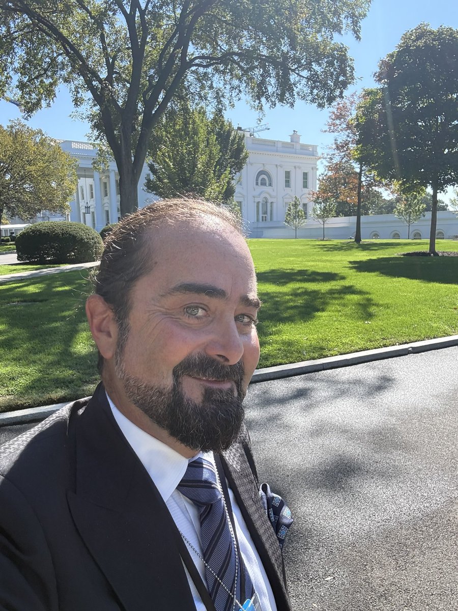 DavidZervosDC's tweet photo. First interview as @DavidZervosDC — live from “Pebble Beach” on the north lawn of the White House with my longtime friends and family at @cnbc. I wouldn’t want to start this media  adventure with anyone else!!!  @SaraEisen @carlquintanilla https://t.co/GUvjZ9cOFv