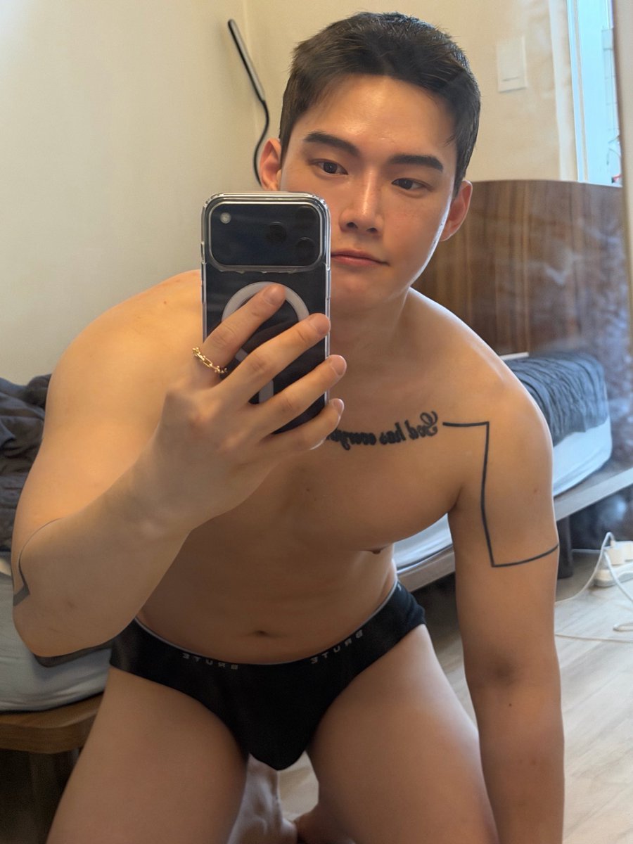 Xunblockke2t's tweet photo. 무슨 컨셉인지 모르겠음 https://t.co/iJHApG7e6J
