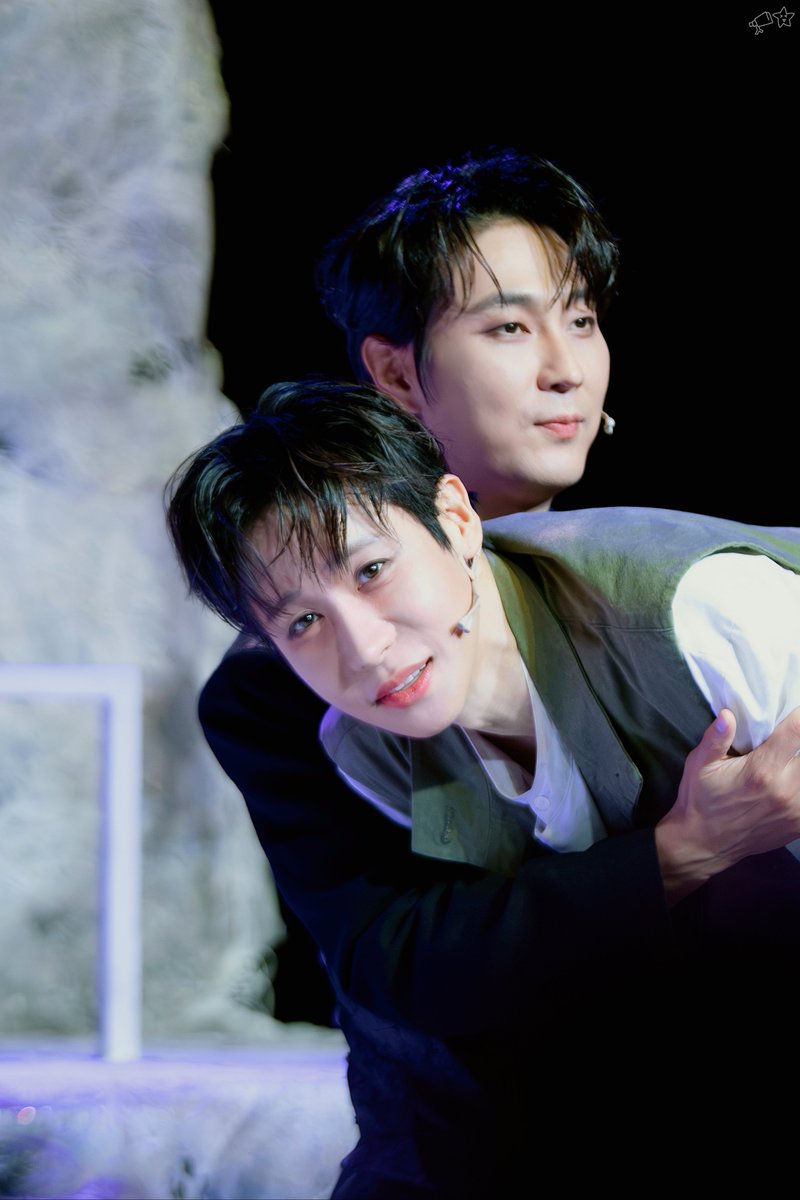 star1ight_pic's tweet photo. 260930 뮤지컬 죽음에 관하여🪑
삶과 죽음의 경계선 DAY
#강찬 인간

^. .^₎⟆ https://t.co/BVn3BpfQin