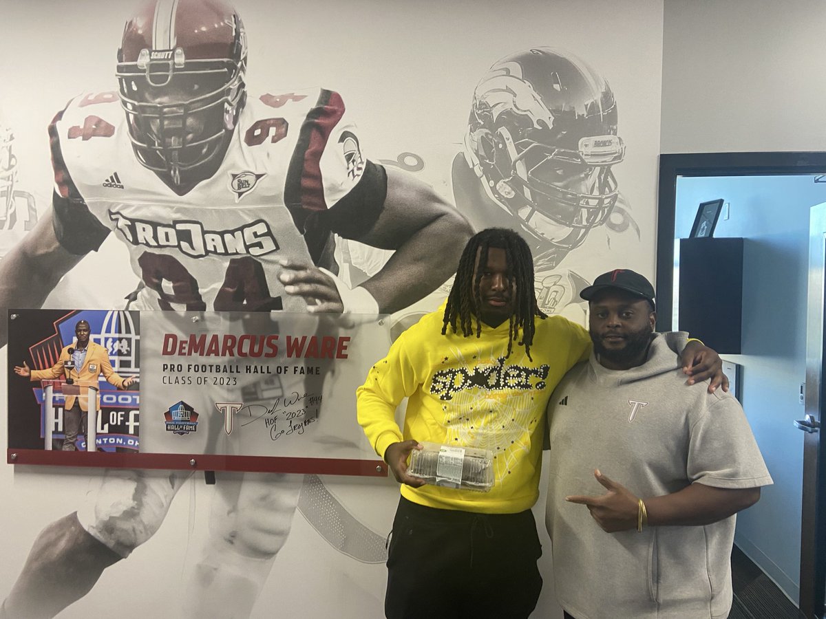 CoachJMann919's tweet photo. HAPPY BIRTHDAY ππ S/O βοΈπ°ππΏββοΈ@yvngkavion βΌοΈ#SACKCHASERS #BIRMINGHAM #WESTSIDE https://t.co/EdDenScZrF