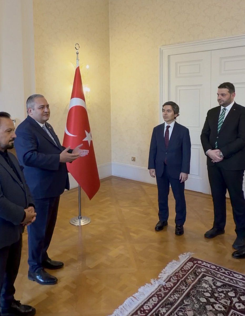OzarslanMesut's tweet photo. Türkiye Cumhuriyeti Londra Büyükelçimiz Sayın Osman Koray Ertaş’ı, AK Parti Keçiören İlçe Başkanımız Sayın @omerfarukislam ve yöneticilerimizle birlikte ziyaret ettik.

Sayın Büyükelçimize ilgisi, sohbeti ve misafirperverliği için teşekkür ediyor, çalışmalarında başarılar diliyorum.