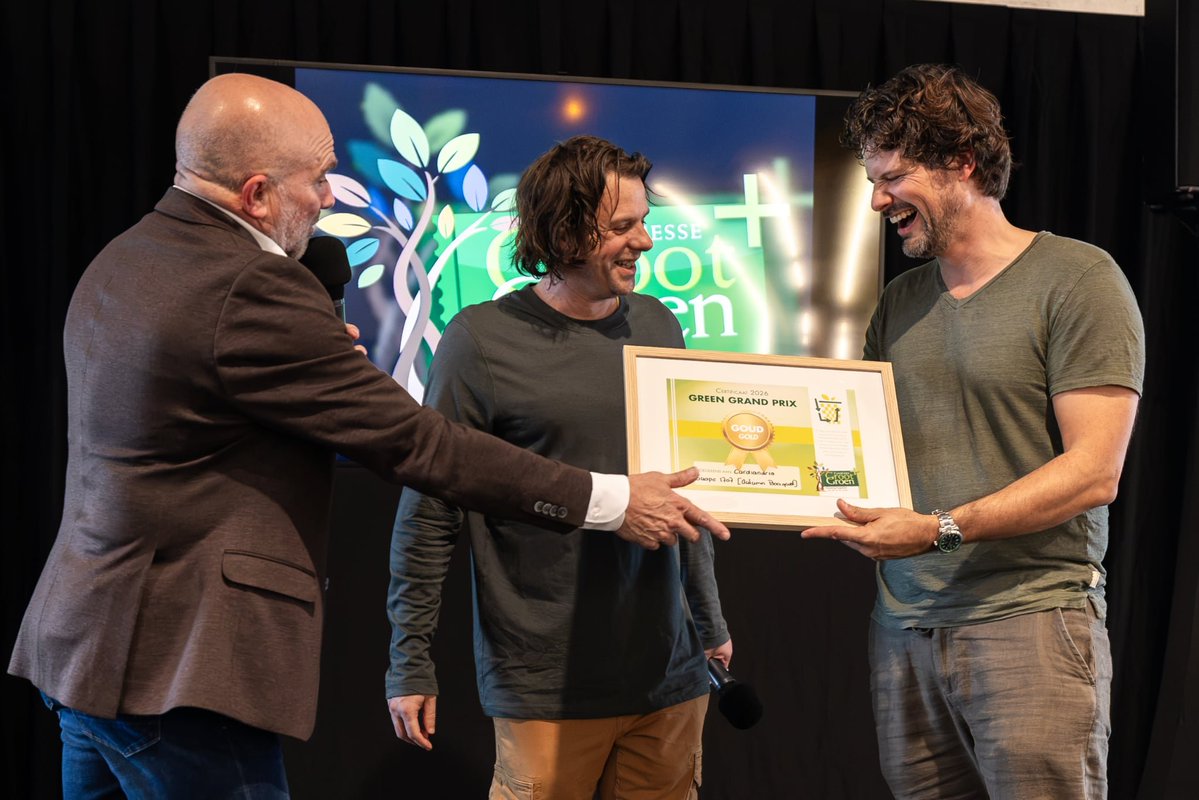 grootgroenplus's tweet photo. En de winnaars van de GreenGrandPrix zijn... 🎉

- Quercus Ilex Pyramidia 🏅
- Cardiandra Suapc 1707 🏅
- Miscanthus sinensis Vica 21 🏅
- Miscanthus sinensis Royal Purple 🥈
- Miscanthus sinensis Hilmah 🥈
- Agapanthus V002 🥉 https://t.co/MUyZkBKRDR