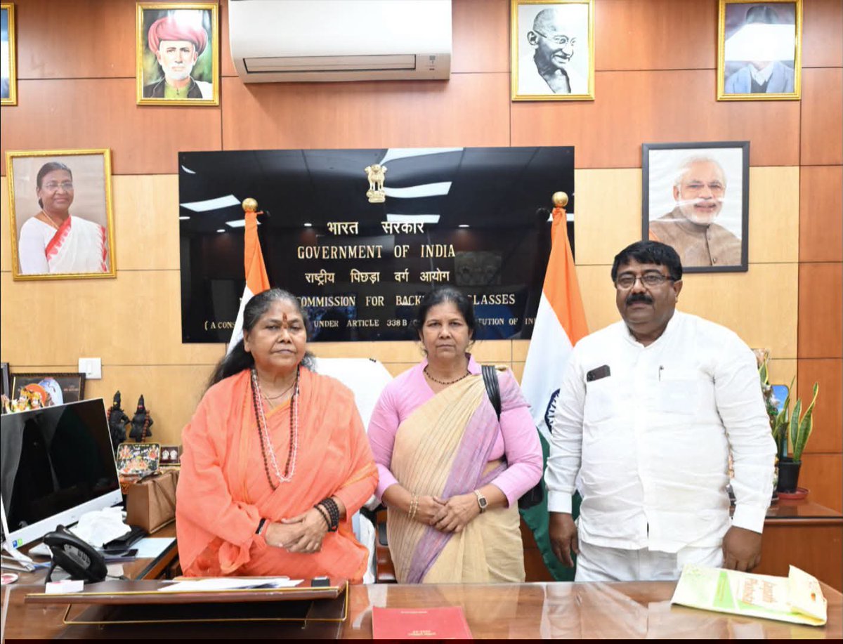 NCBC_INDIA's tweet photo. नई दिल्ली, राष्ट्रीय पिछड़ा वर्ग आयोग कार्यालय में माननीय अध्यक्ष साध्वी निरंजन ज्योति जी से उत्तर प्रदेश श्रम विभाग की पूर्व अध्यक्ष श्रीमती विद्या राजभर जी ने शिष्टाचार भेंट की। इस अवसर पर पिछड़े वर्गों के हितों, उनके सामाजिक एवं आर्थिक उत्थान तथा सशक्तिकरण से जुड़े विभिन्न महत्वपूर्ण विषयों पर सार्थक चर्चा की।
