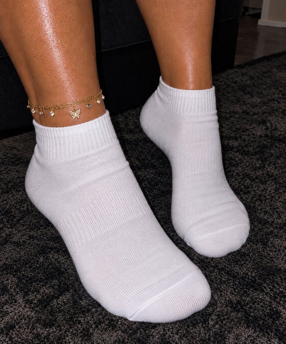 realsoleysage's tweet photo. Socks freak bait

#onlyfansmodel  
#feetlovers  
#twitterfans  
#onlyfansbae https://t.co/ZMvurBRi7L