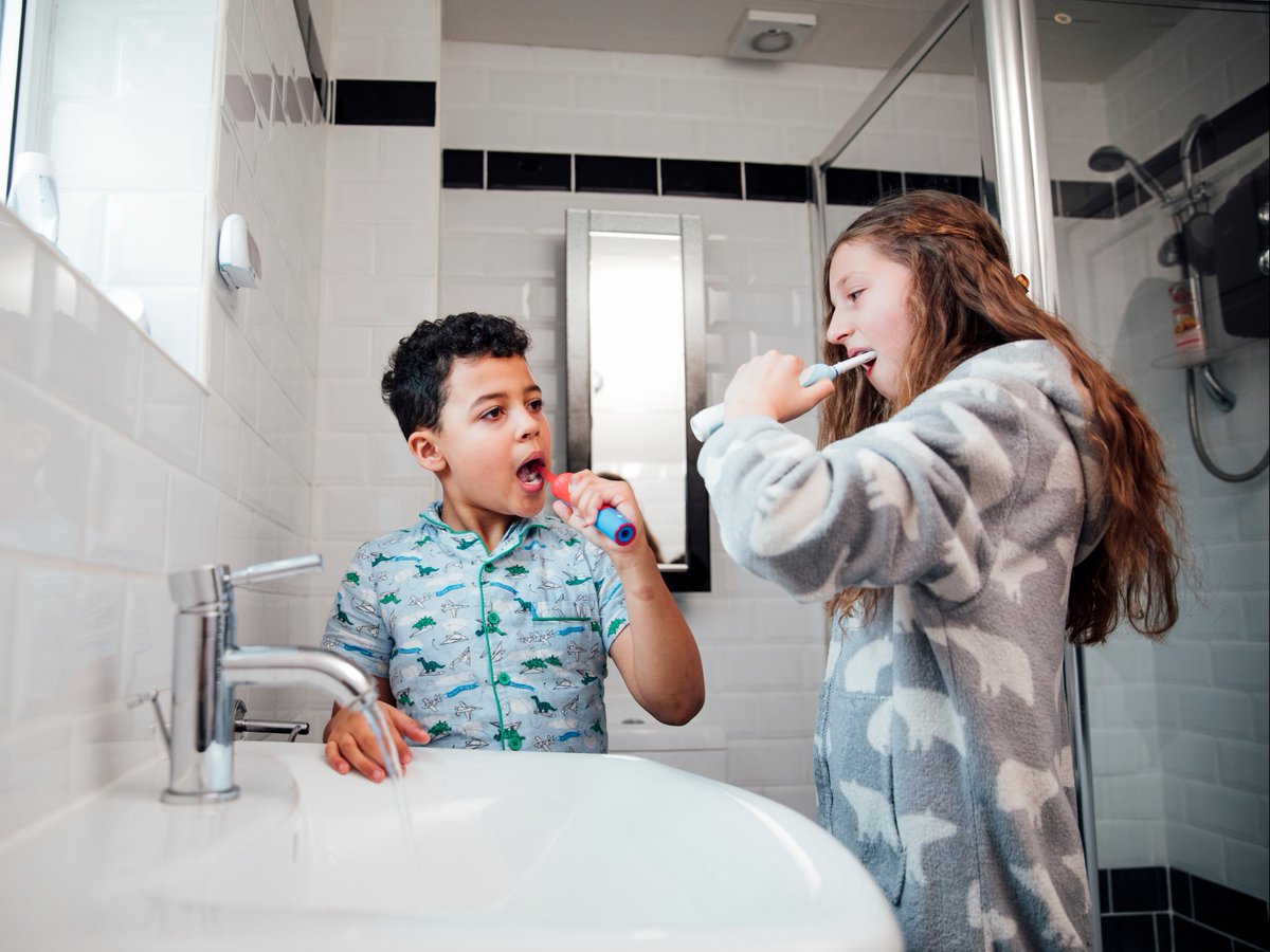 BristolWater's tweet photo. Did you know the average person uses around 145 litres of water every day? 😮💧

Many of us don’t realise how quickly it adds up, but water plays a key role in our everyday routines – with flushing the toilet, showering, bathing and using the sink accounting for around two-thirds of the water we use at home.

From shortening your shower time to fixing a leaking loo and using appliances efficiently, there are lots of simple ways to reduce water use and save money on your bills. Every drop counts. 💙

👉 Learn more: https://t.co/0eIWLkJJwL