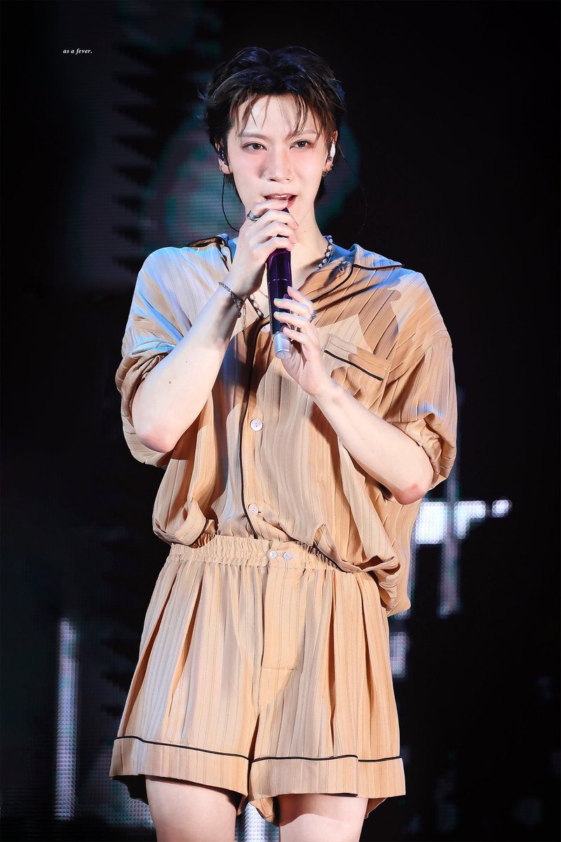 len_trip's tweet photo. ผมเจอของดี YSL ตำนานชุดนอนตัวละแสน Thank you แอนโธนี้

TEN AT SAINT LAURENT SUMMER27 
#TENforYSLPFW27
#Saintlaurentxten https://t.co/ZegjlsWE78